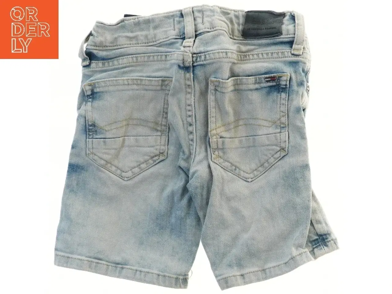 Billede 2 - Tommy Hilfiger lyseblå denim shorts (str. 110)