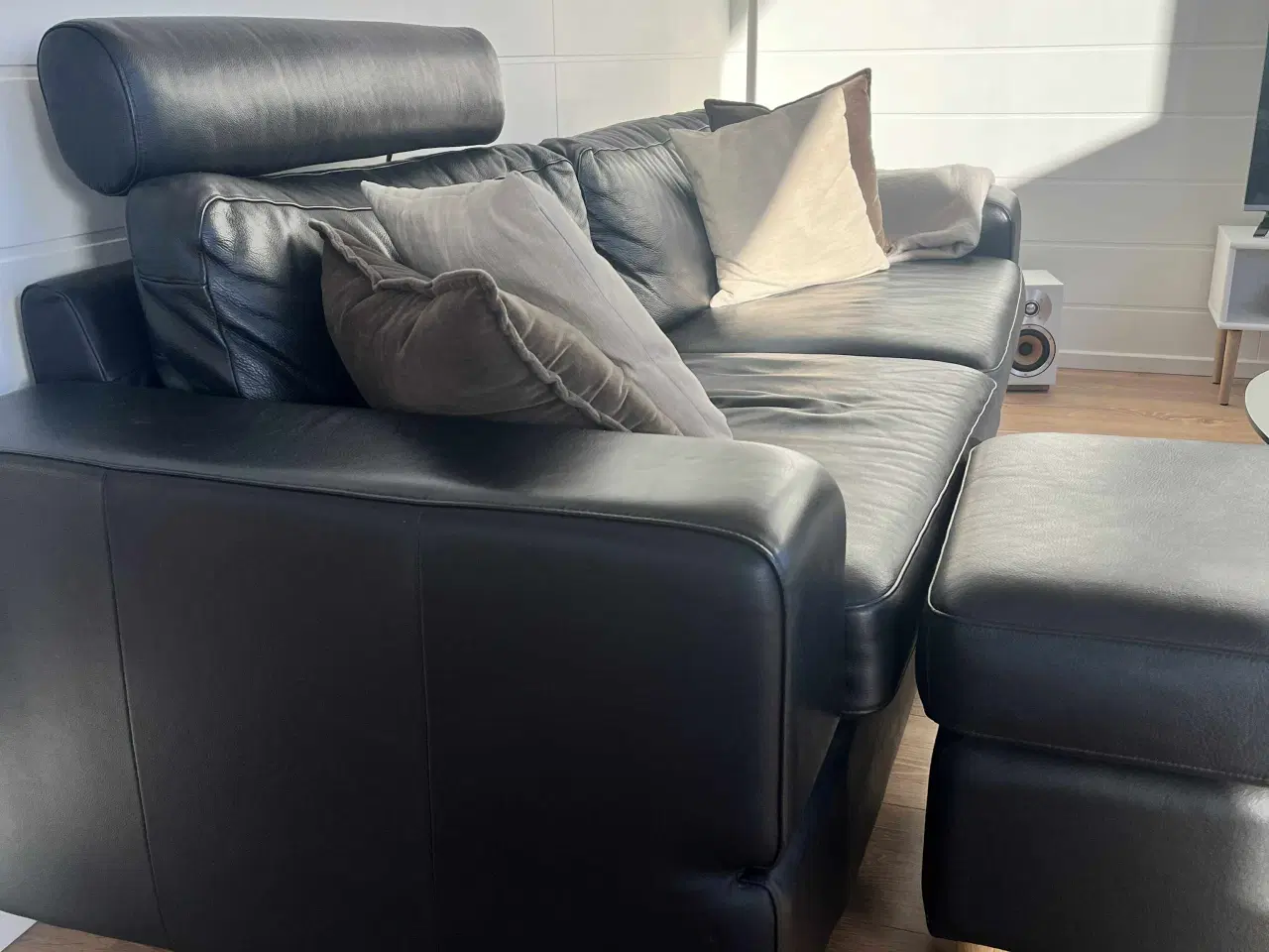 Billede 5 - Sofa m/puf og nakkestøtte