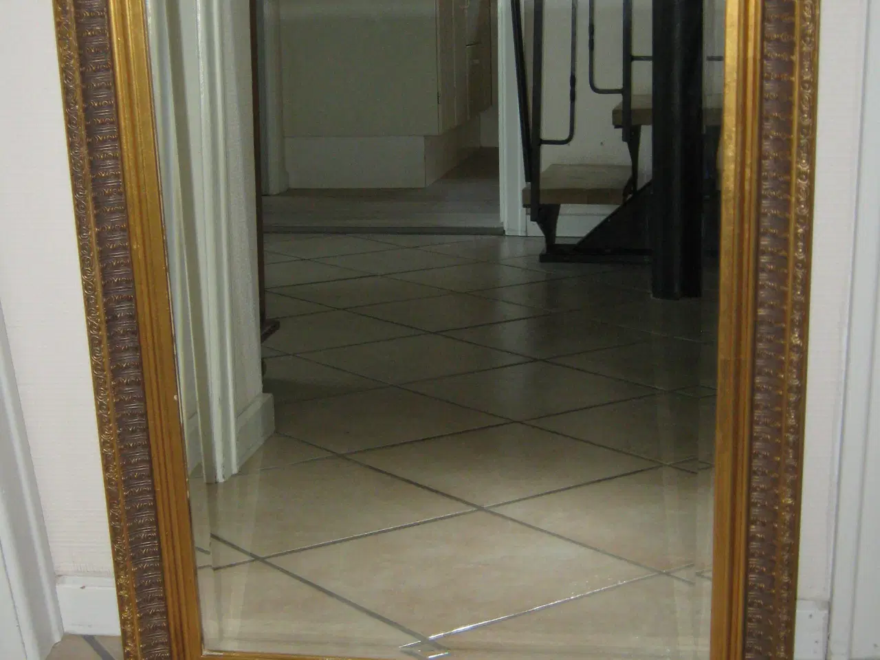 Billede 1 - Spejl med guldramme.