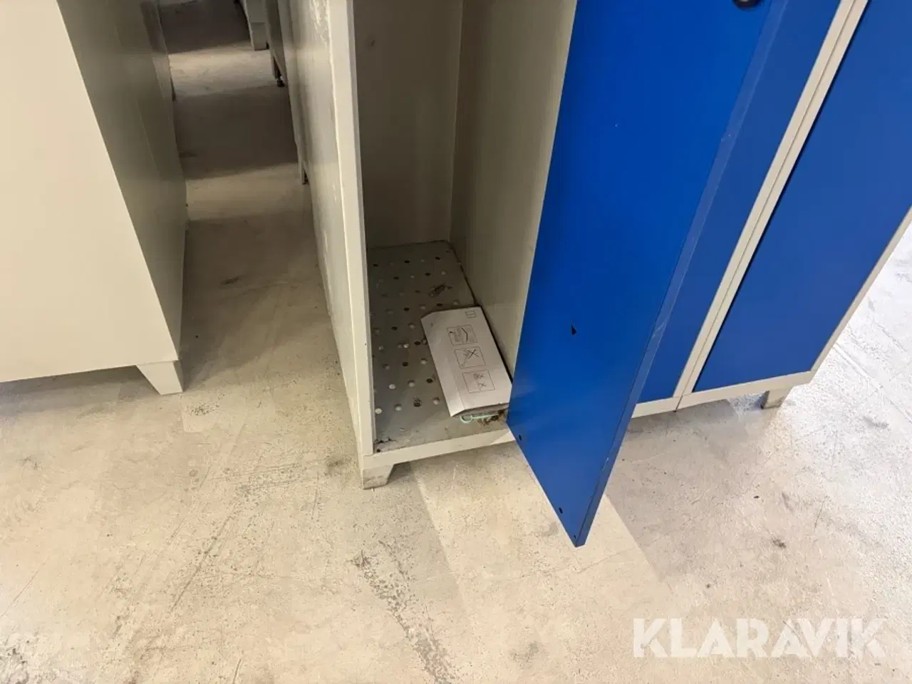 Billede 10 - Garderobeskabe Blika - 13 sektioner i alt = 37 skabe i alt