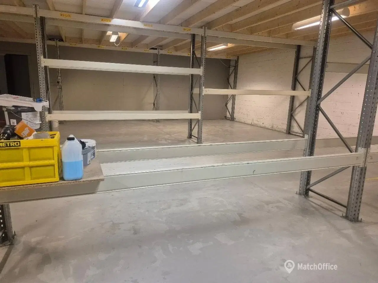 Billede 5 - Lager med stor port. let adgang m. palleløfter/truck/bil - plan med jord. - 198m2