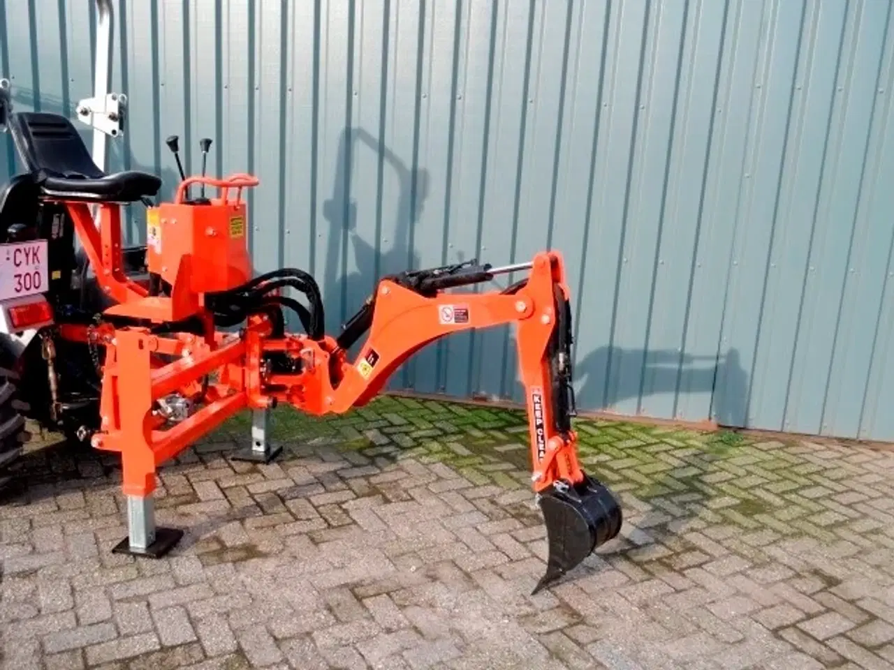 Billede 1 - - - - gravearm