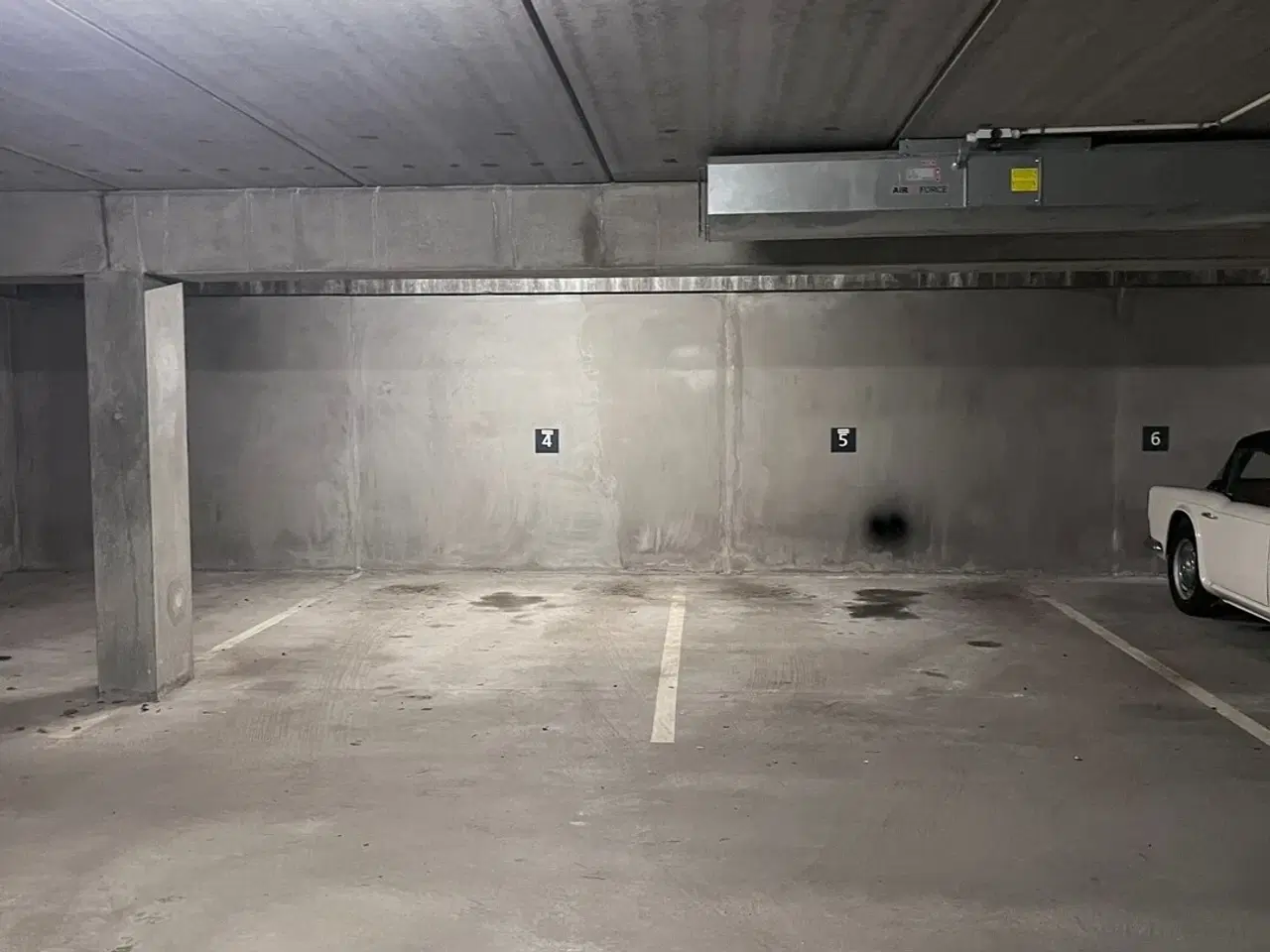 Billede 1 - P-plads i nyere parkeringskælder i Kbh NV