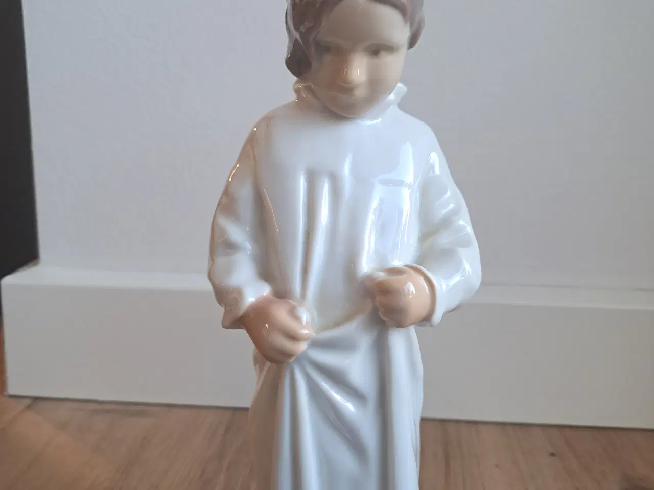 Billede 1 - Bing og Grøndahl Pige i natkjole 