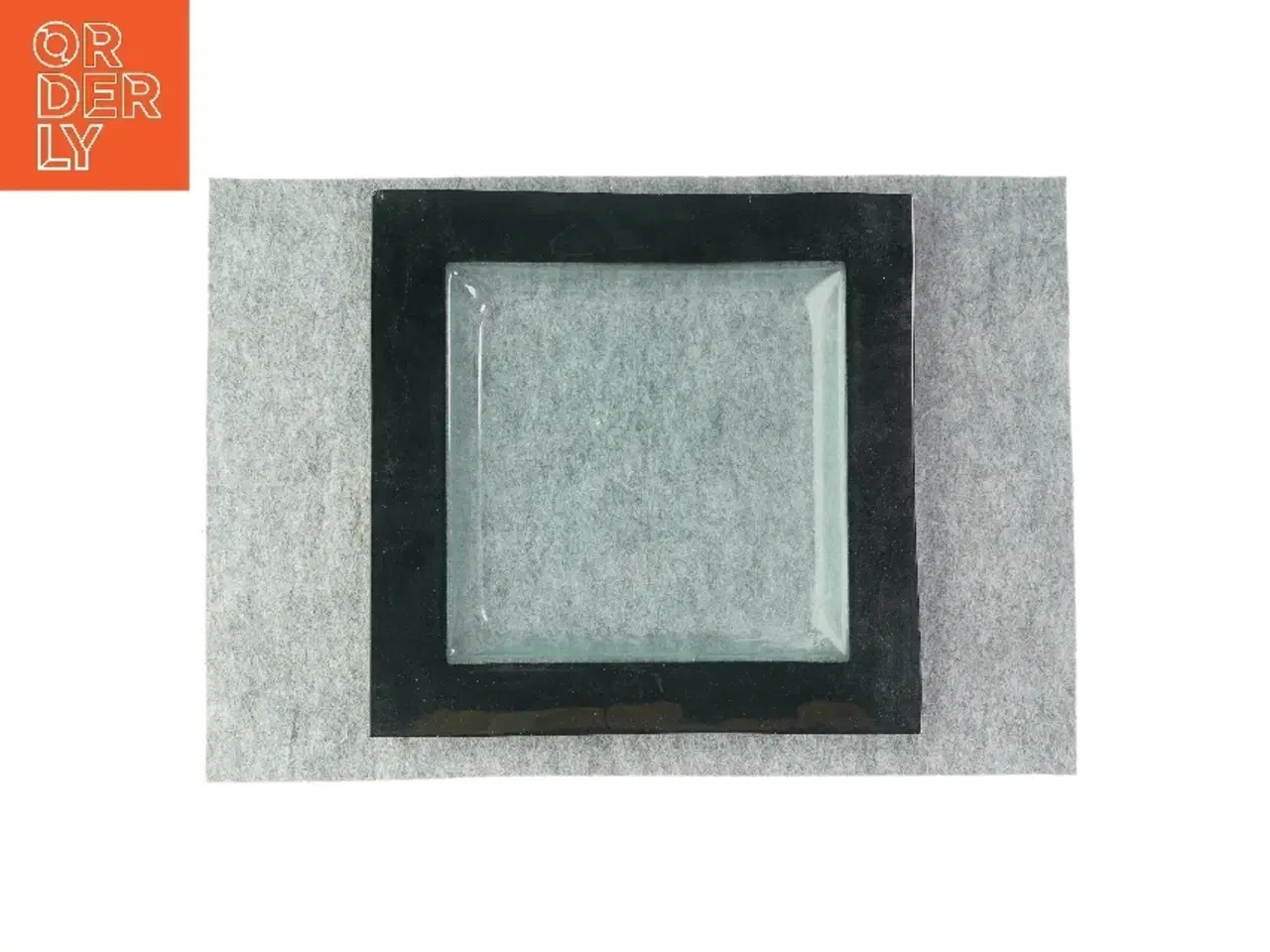 Billede 1 - Dekorativt fad fra Ukendt (str. LBH: 38x38x3cm)