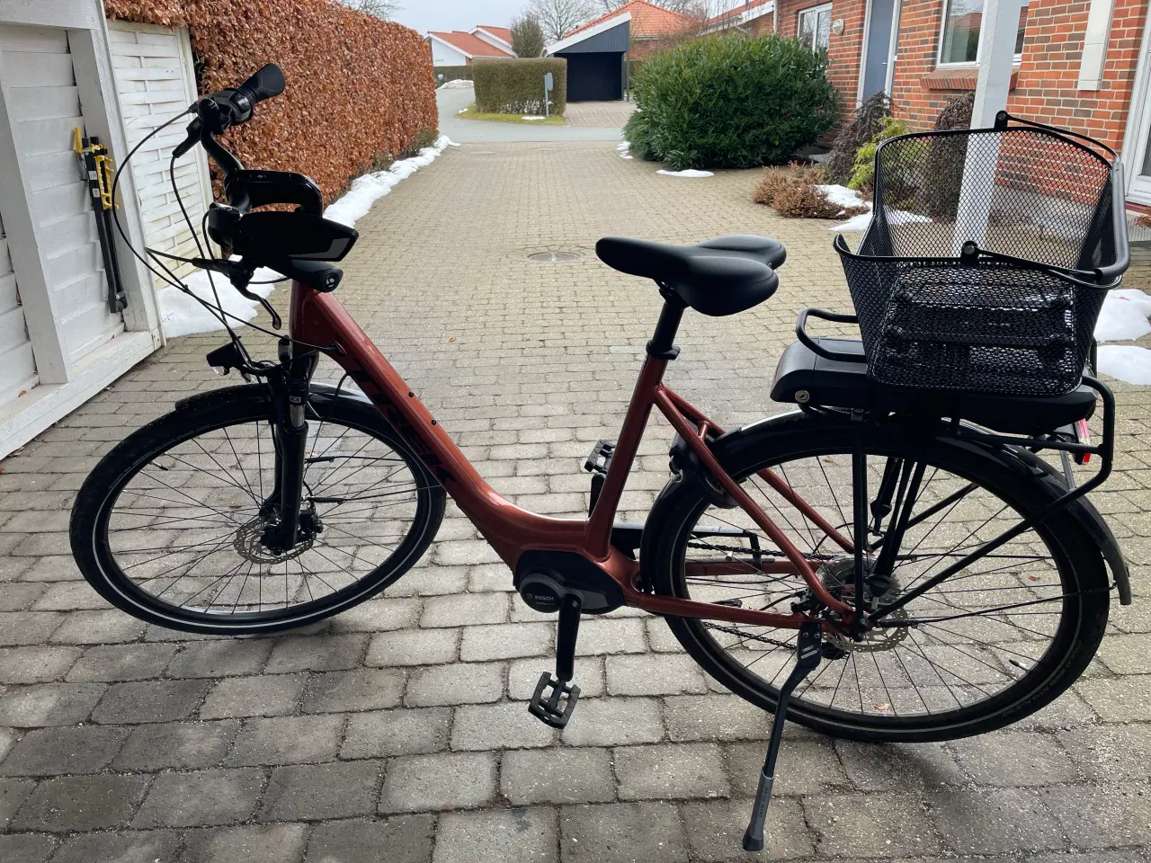 Billede 1 - Flyttesalg - Næsten ny dame-elcykel