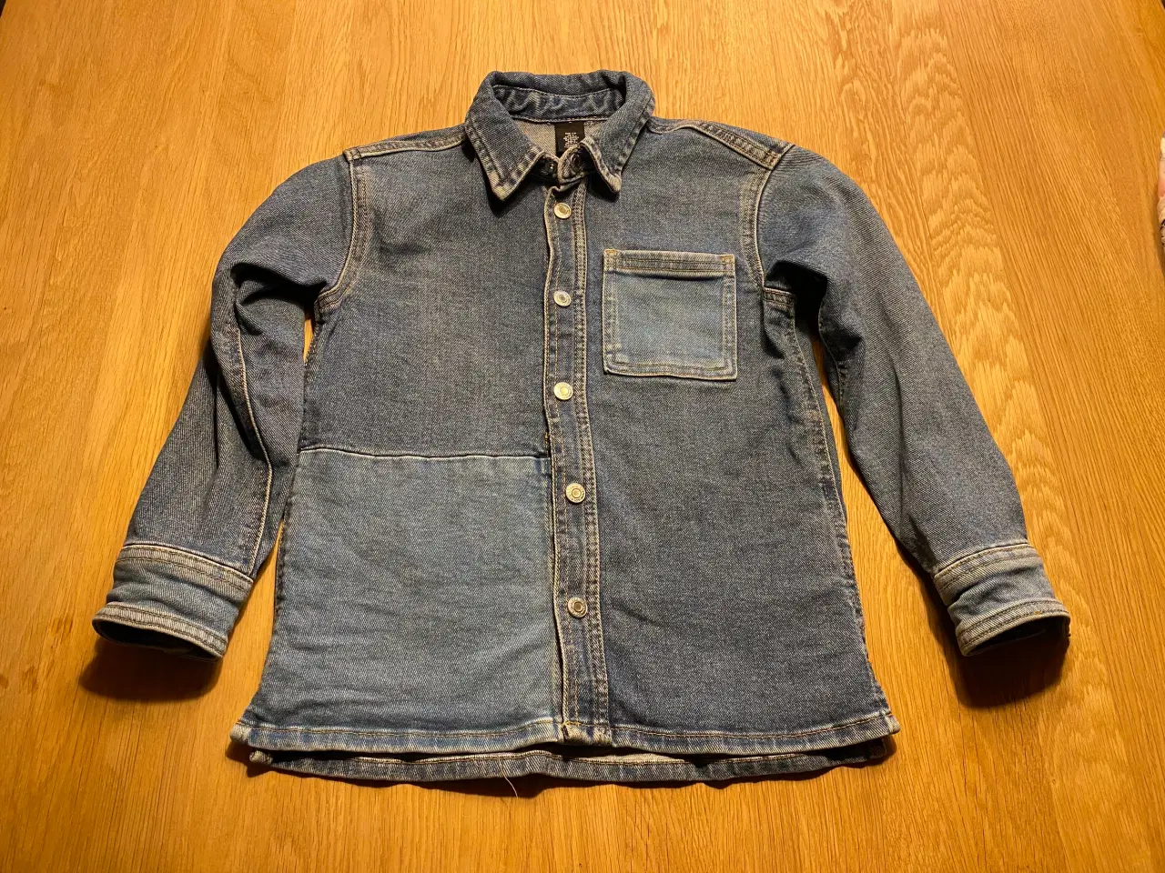 Billede 11 - Hummel jakke str. 116, flere bluser og bukser