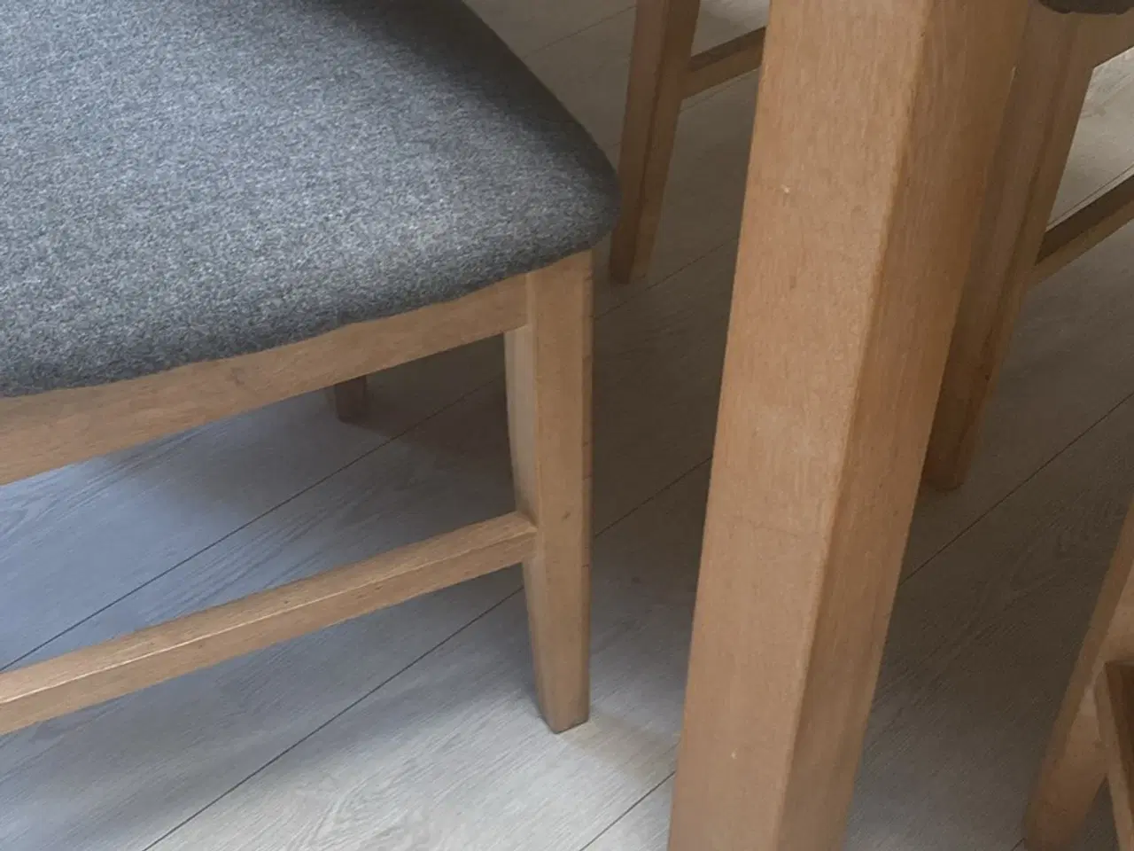 Billede 5 - Spisebord med stole i eg