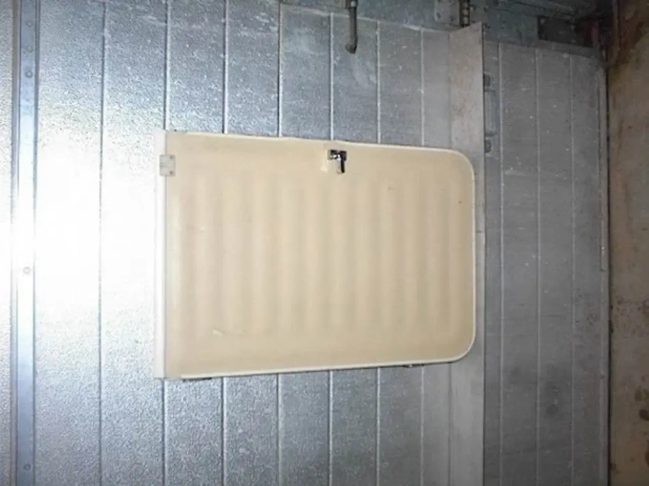 Billede 2 - Under dør