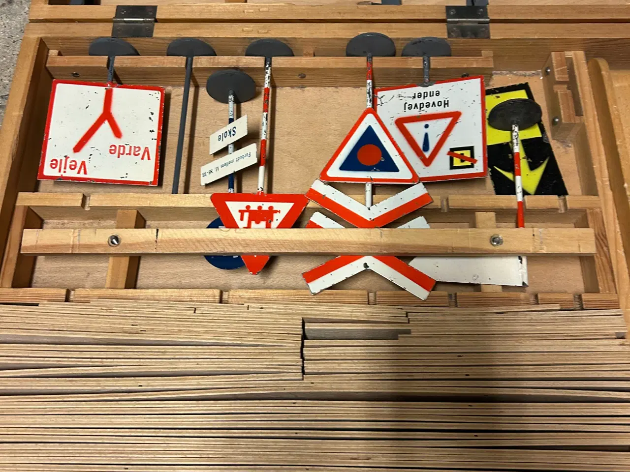 Billede 4 - Træ legetøjs kuffet