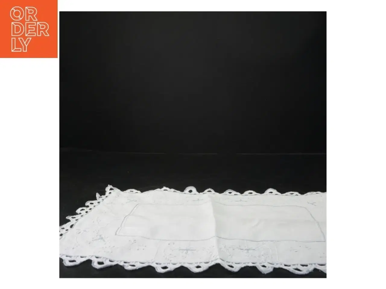 Billede 2 - Broderet bordløber (str. 44x28 cm)