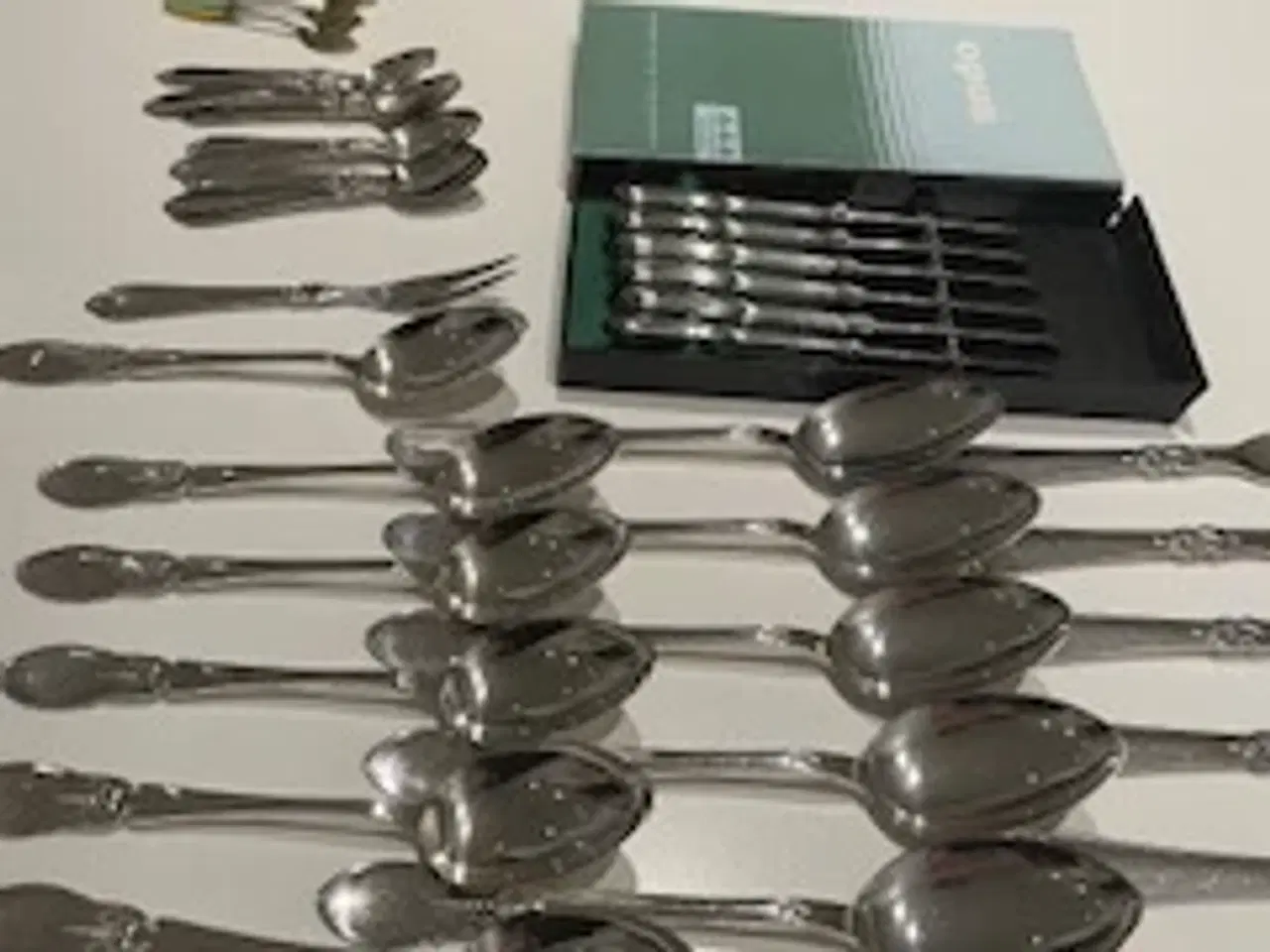 Billede 1 - Forskelligt bestik ABSA og SØLVA-gafler,skeer mm