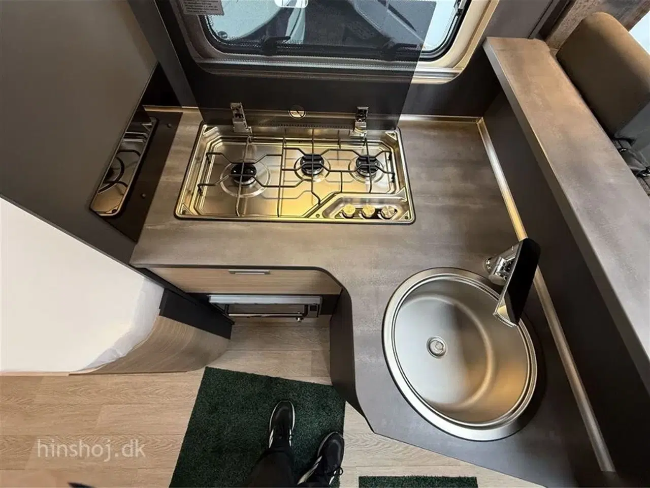 Billede 13 - 2026 - Hobby Maxia T 740 WE Aut.   Lækker Autocamper med lave enkelsenge og stort toiletrum med særskilt brusekabine fra Hinshøj Caravan.