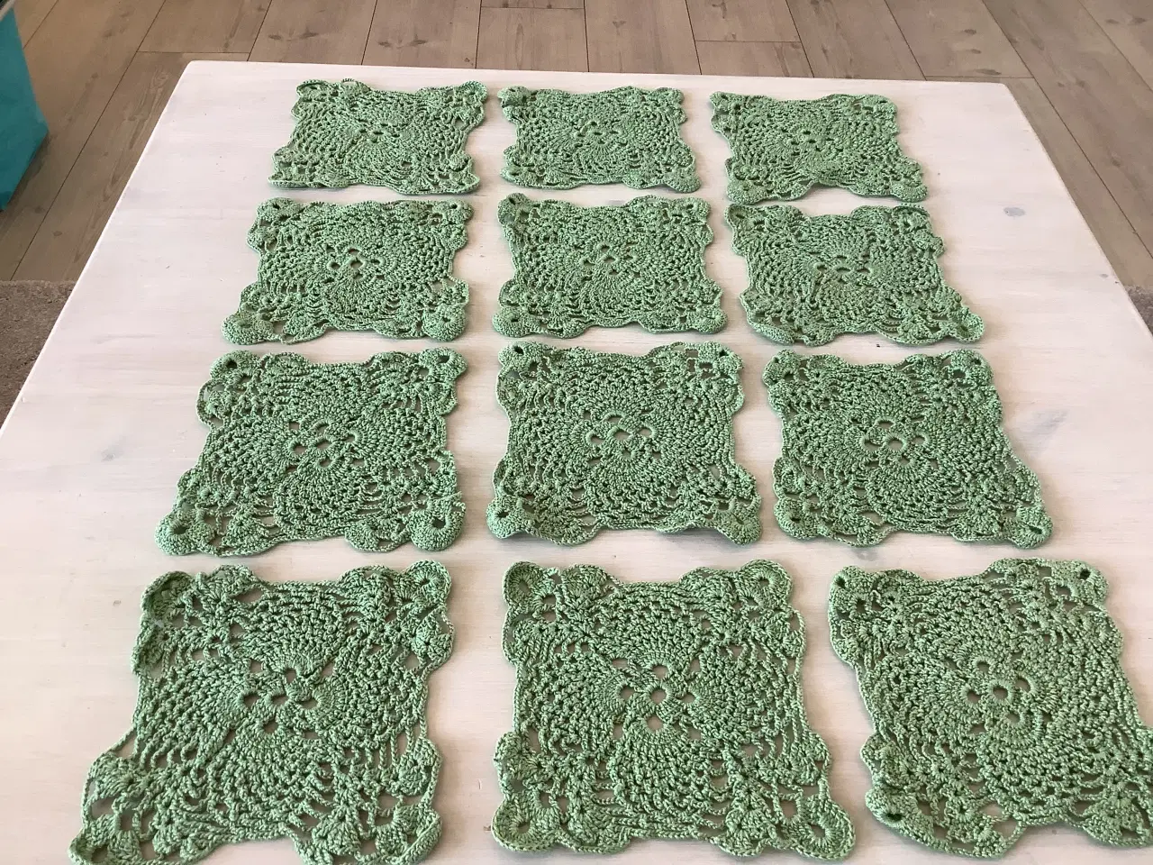 Billede 1 - Hæklede mellemservietter i grøn bomuld.