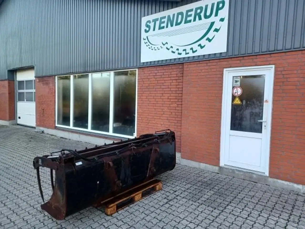 Billede 3 - - - - SKOVL MED OVERFALD