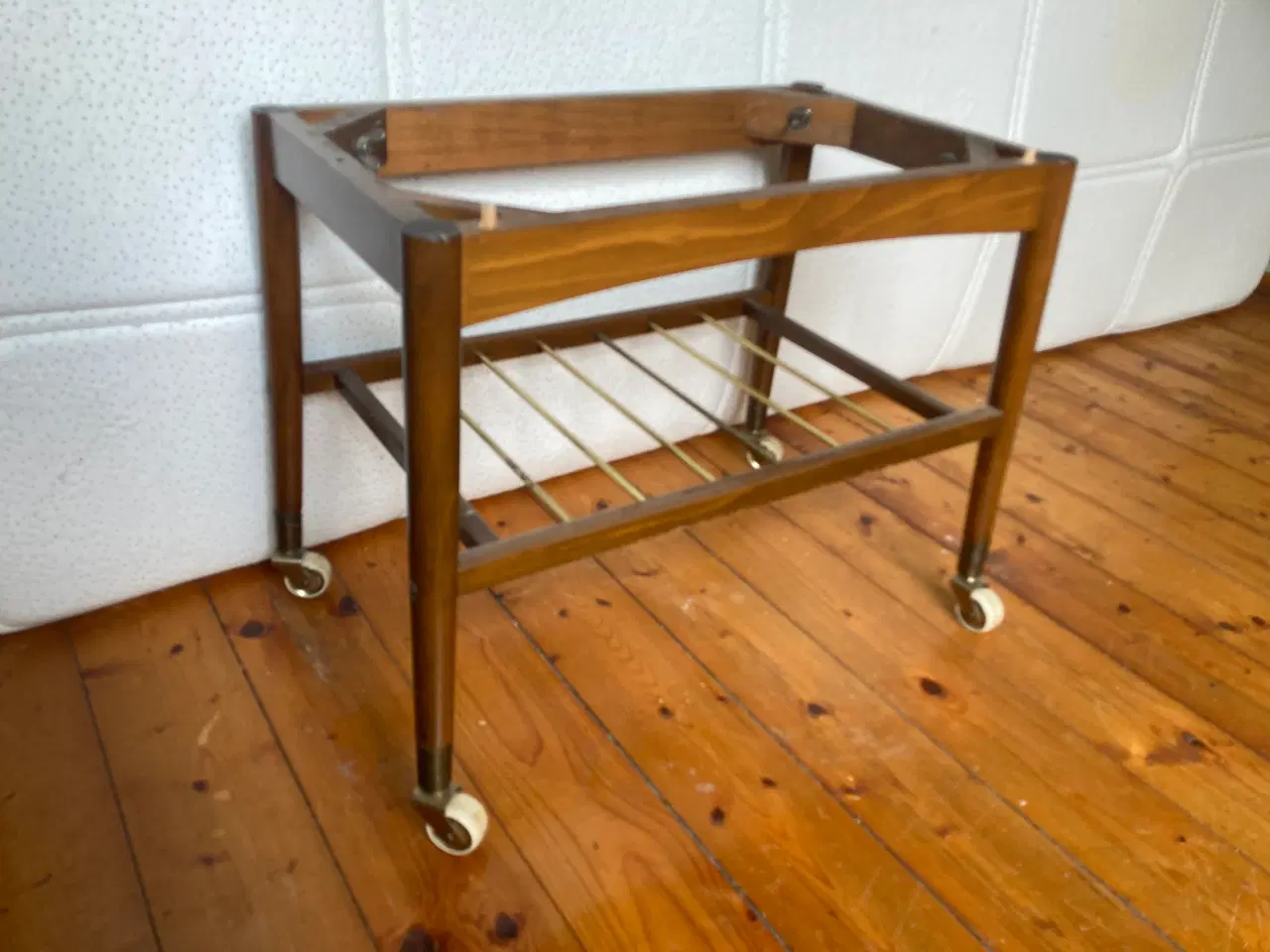 Billede 1 - Vintage tv-bord på hjul
