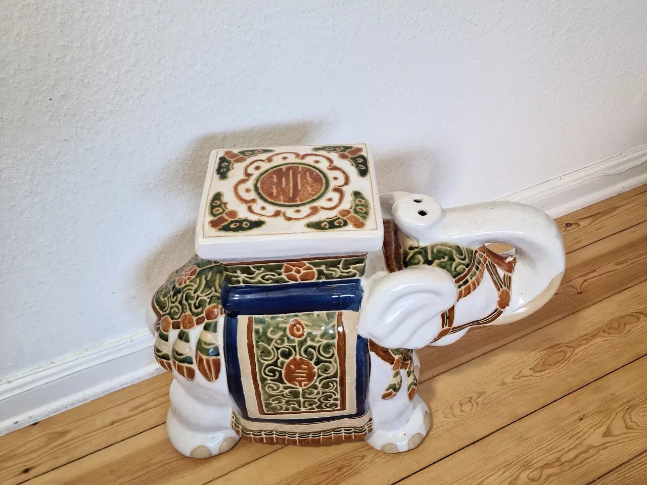 Billede 3 - Stor porcelæns elefant med østasiatisk mønster.