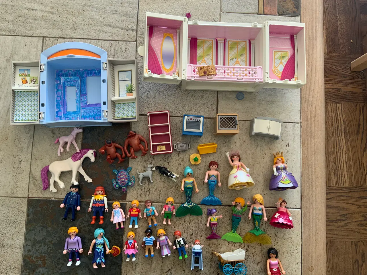 Billede 2 - PLAYMOBIL med mange figurer