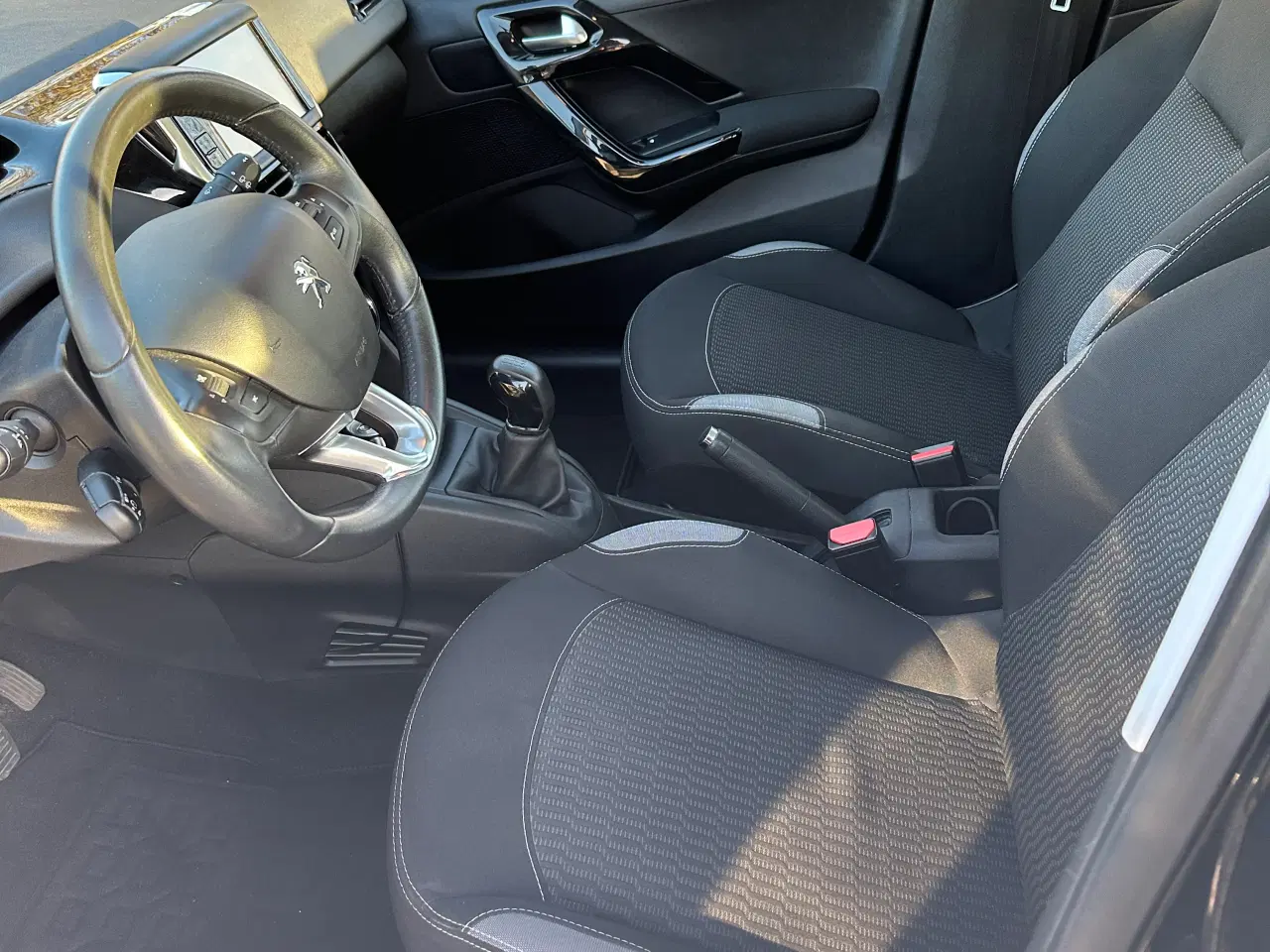 Billede 7 - Peugeot 208 nysynet + kun 113000 km!!