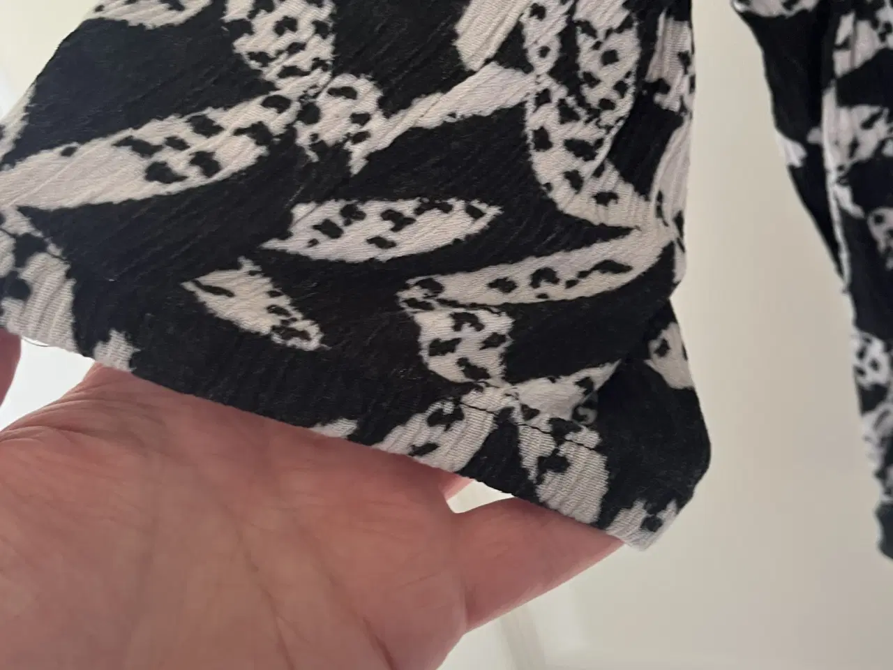 Billede 3 - Mønstret bluse fra Intown