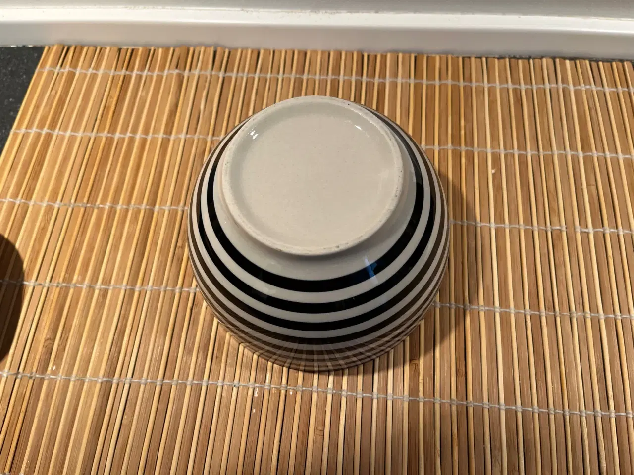 Billede 2 - Skål uden navn - minder om Kählers skåle