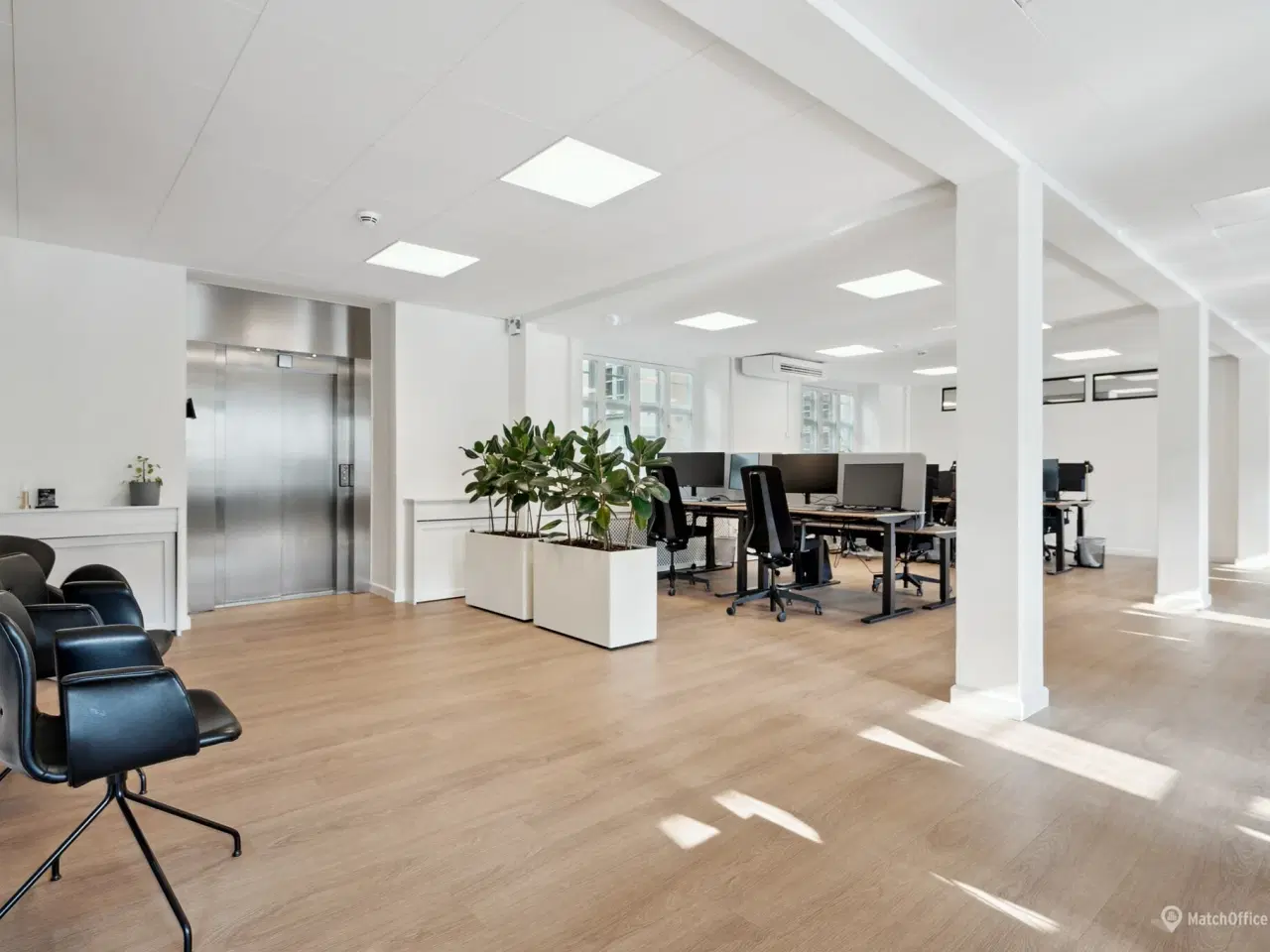 Billede 1 - Kontor med udsigt til Peblinge Sø