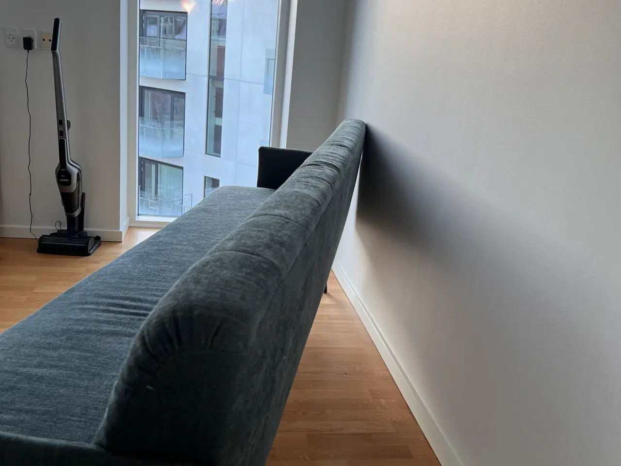 Billede 1 - Flot og rummelig sofa