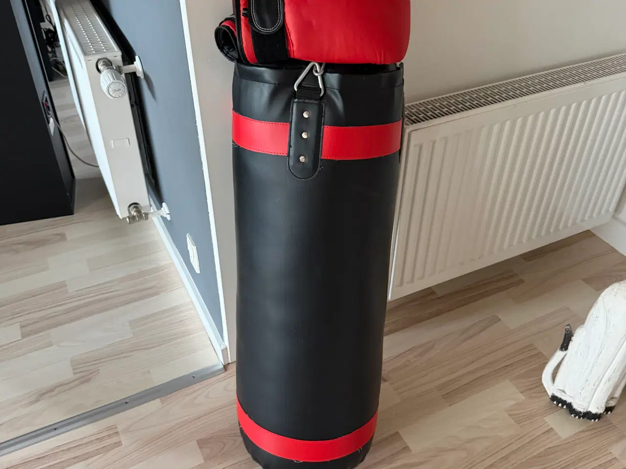 Billede 2 - Boksepude med handsker 