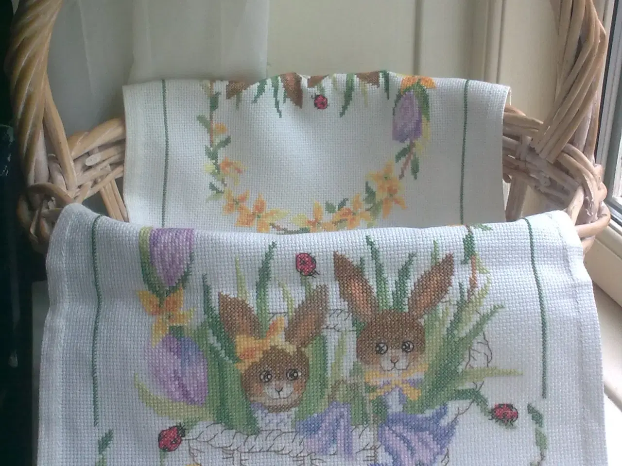 Billede 13 - Påske broderi bordløber tyvstart & hyacint glas