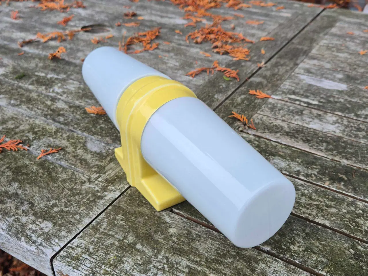 Billede 2 - Gul badeværelseslampe fra Ifö