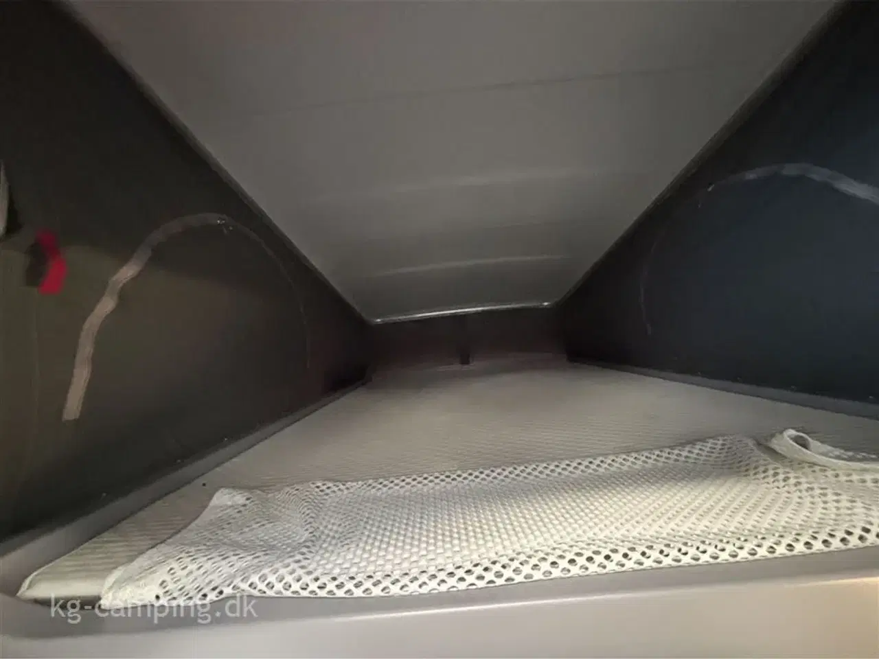 Billede 13 - 2022 - Hymer Free 540 BLUE EVOLUTION   Udstyr inkluderet: 2x Lithium-batteri • Solcelleanlæg • Markise • Hævesængetag • Fuld LED-lys • Automatisk klimaanlæg • Elektrisk håndbremse