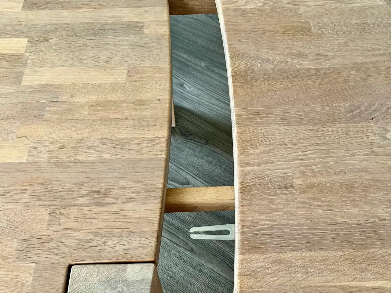 Billede 3 - Massiv kvalitets spisebord og skænk. 