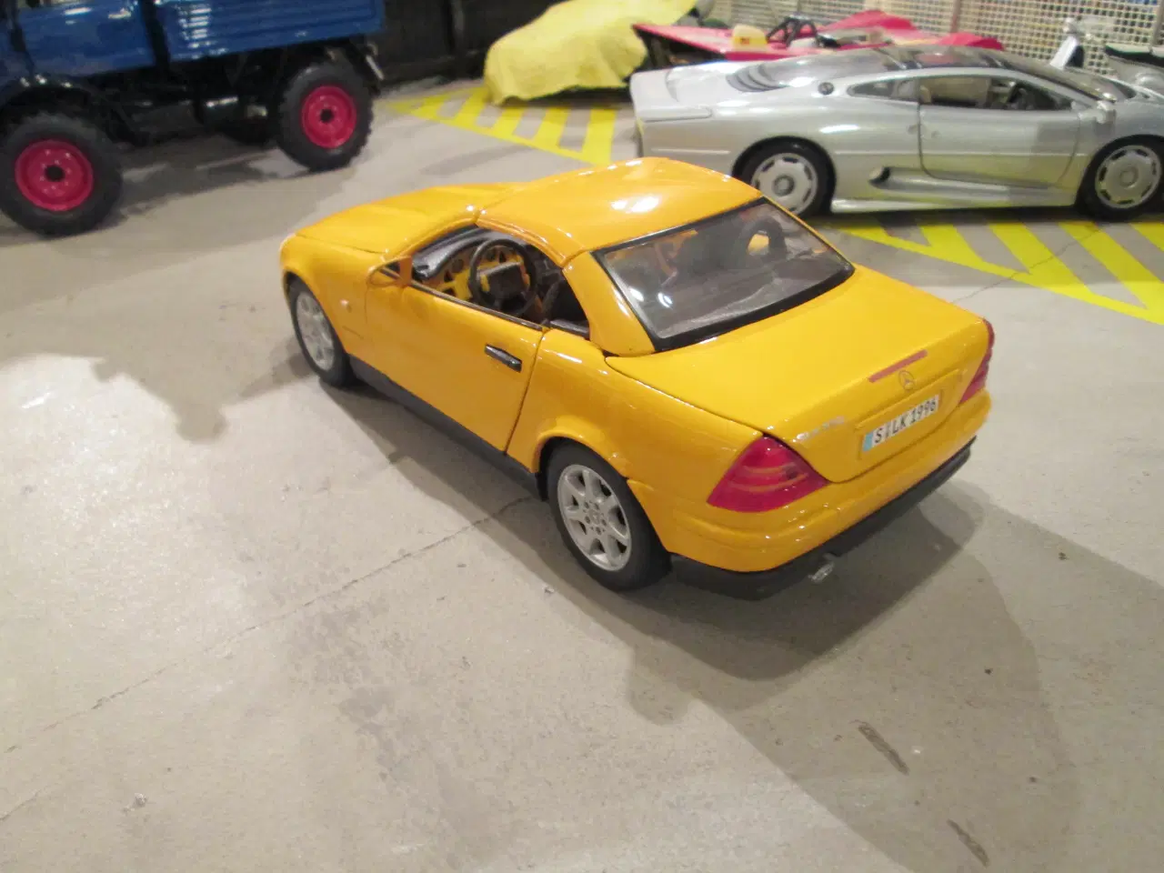 Billede 2 - Modelbil   Mercedes  SLK  230   Maisto  1:18