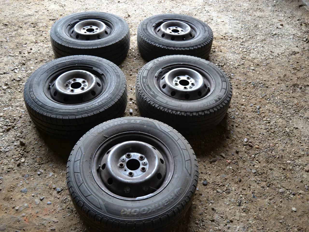 Billede 1 - Fælge med dæk til Autocamper Ny Pris
