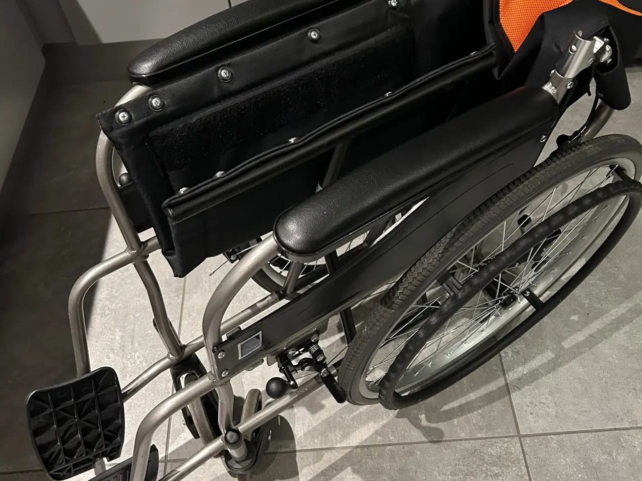 Billede 4 - Rullestol næsten ikke brugt