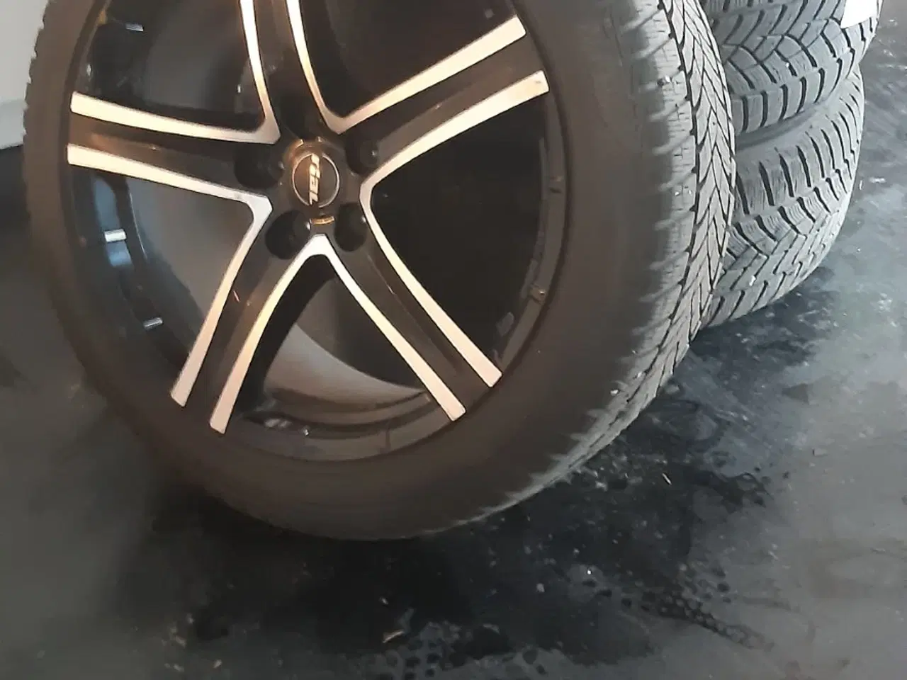 Billede 1 - Alufælge og vinterdæk Mercedes GLE 350.