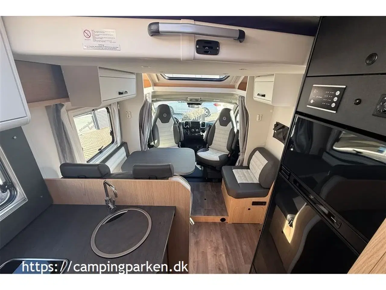 Billede 4 - 2024 - SunLight T 68 Adv. Edi. - Aut. gear Lækker autocamper med enkeltsenge, hæve/sænkeseng, automatgear og adaptiv fartpilot