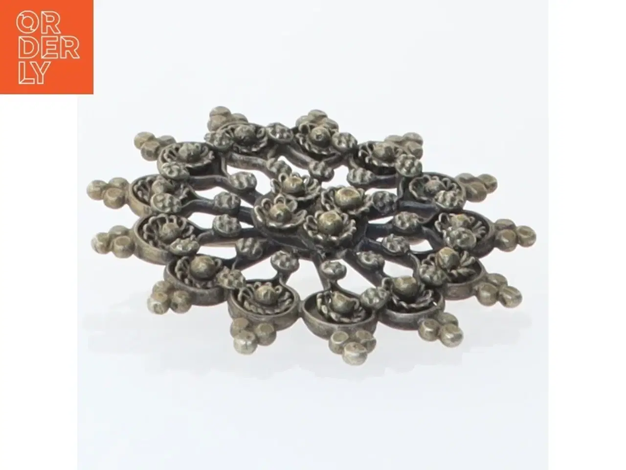 Billede 3 - Sølvfarvet broche (str. 5 cm)