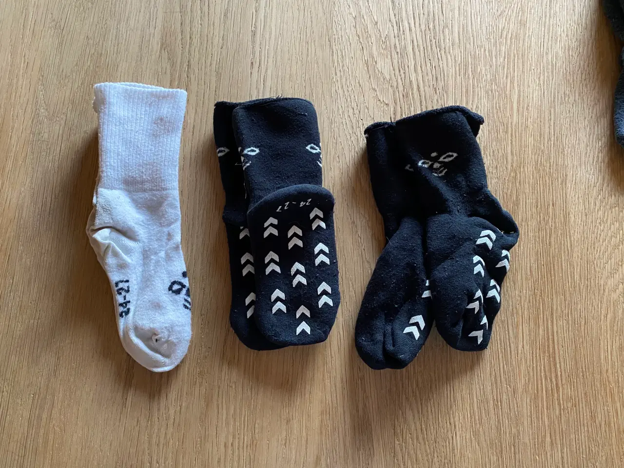 Billede 1 - Hummel sokker 24-27 strømper nogle med antiskrid 