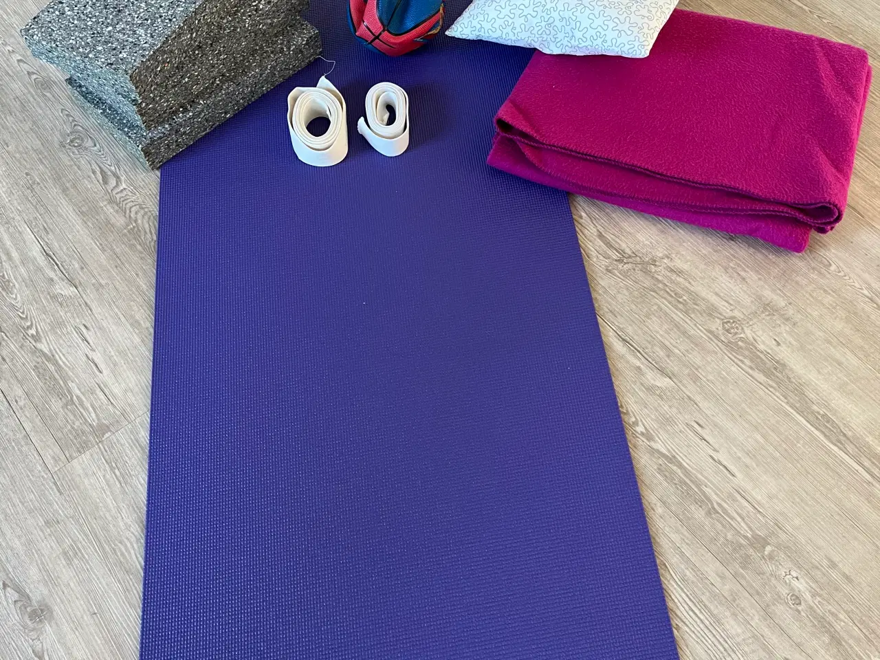 Billede 2 - Yoga/pilates måtte med tilbehør