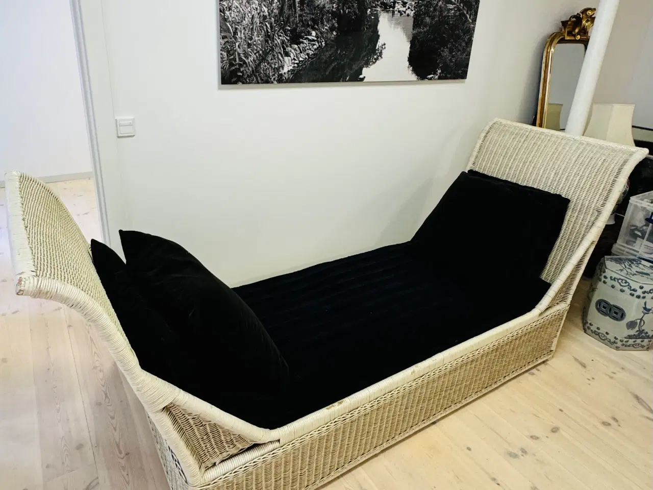 Billede 2 - "Smuk daybed i hvid flet"