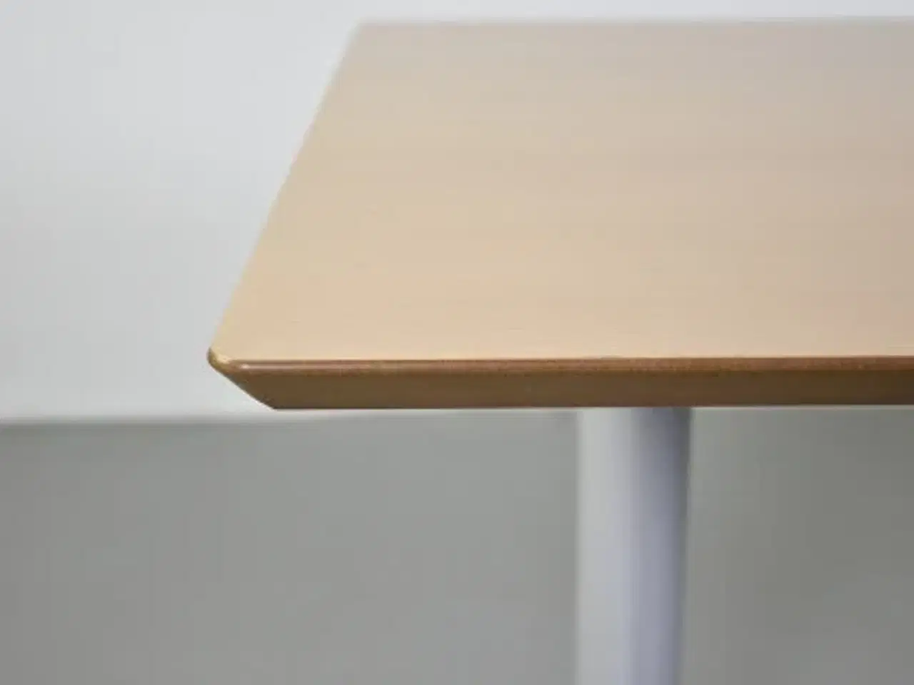 Billede 8 - Fumac hæve-/sænkebord med bøgefiner, 160 cm.