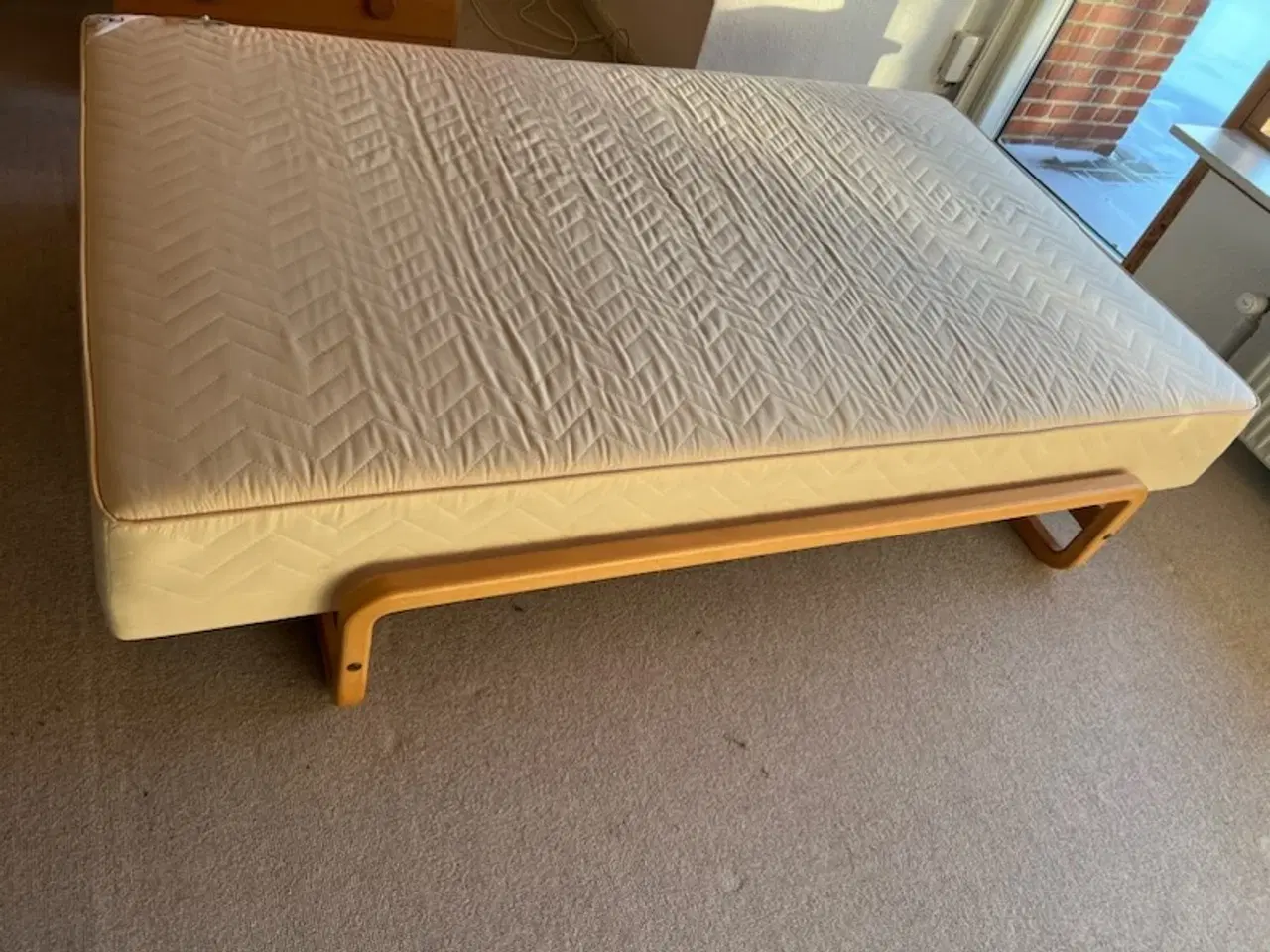 Billede 2 - Gratis, kvalitetsboxmadras 120 x 200 cm