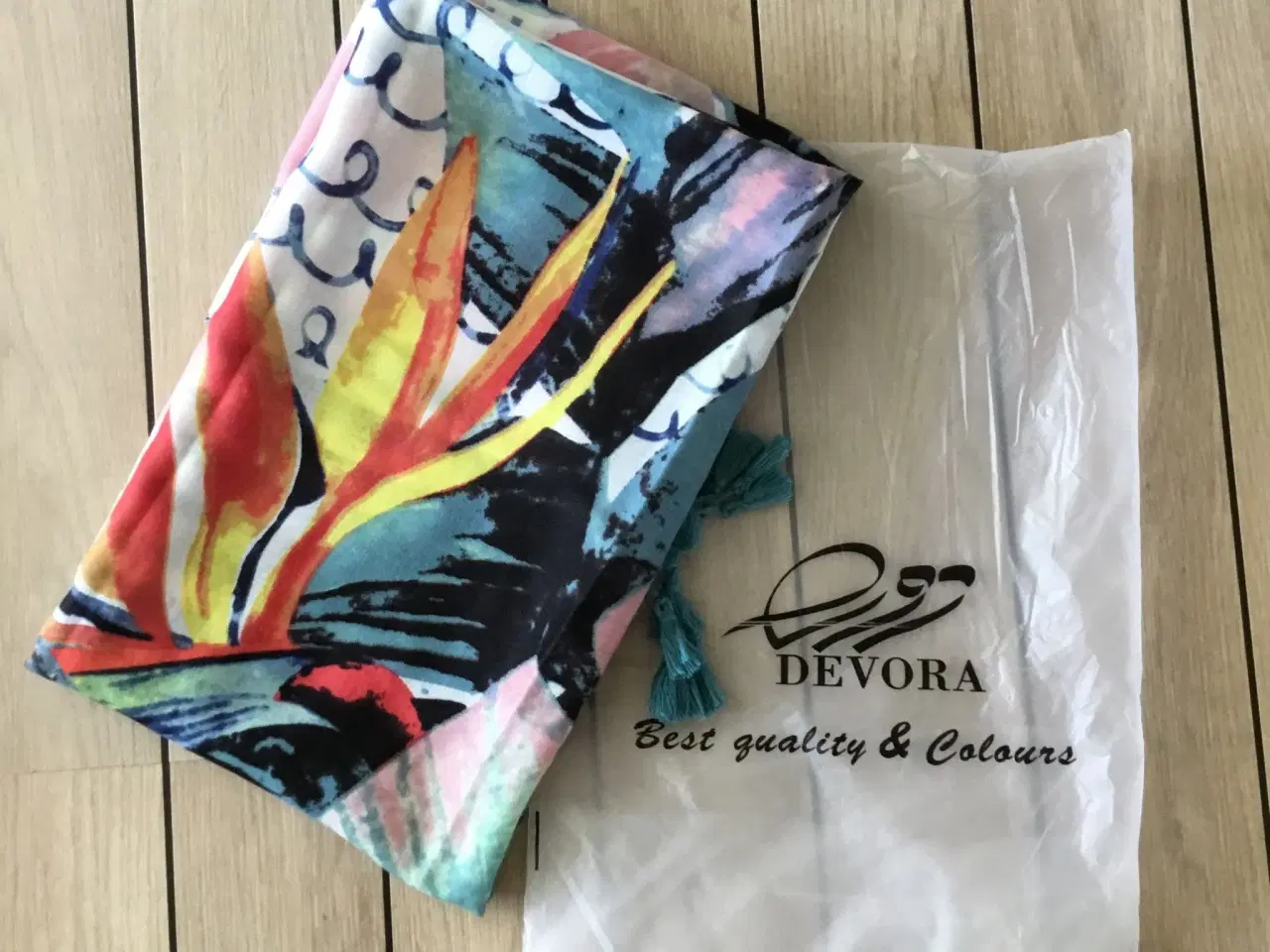 Billede 1 - Devora lækkert multifarvet tørklæde med kvaster