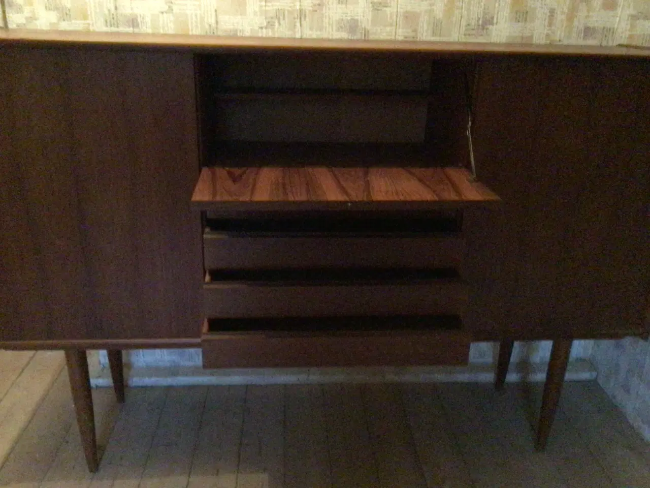 Billede 2 - Flot Mahogni dækketøjskab.