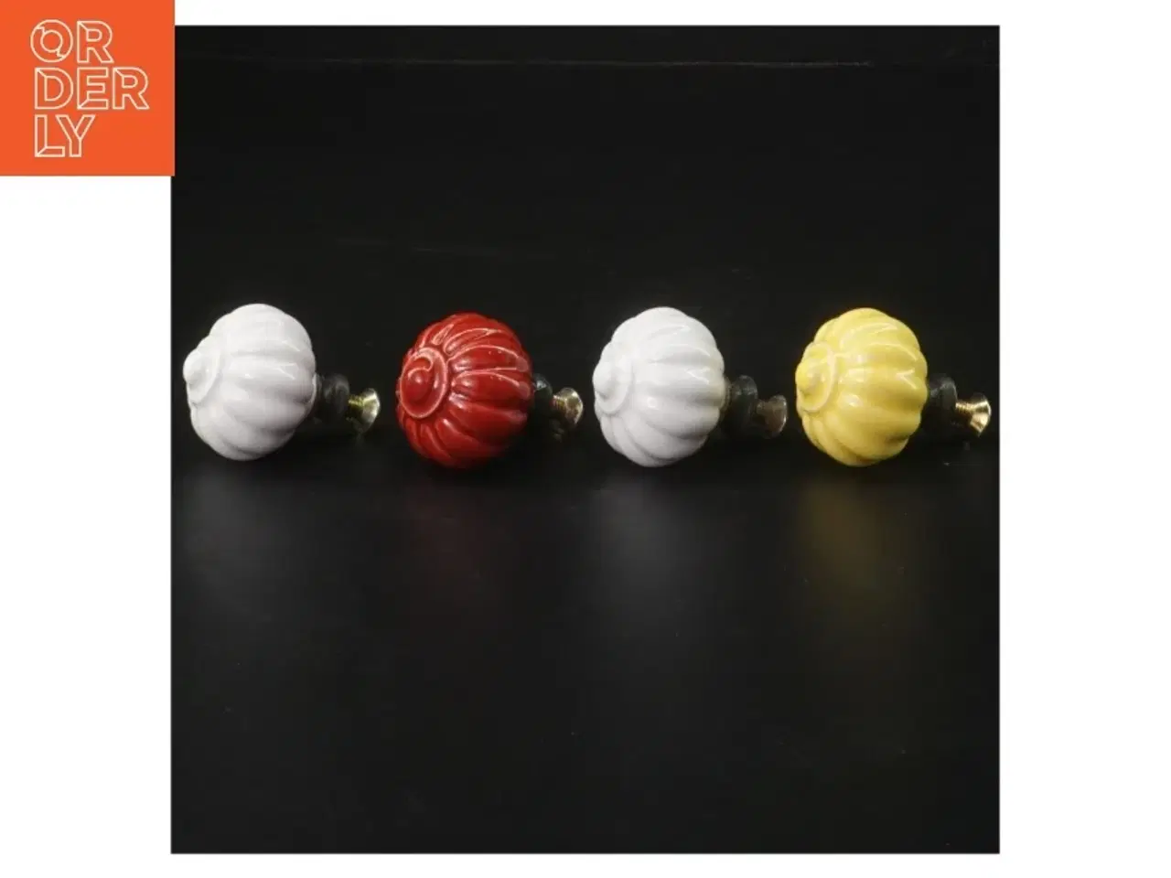 Billede 1 - Sæt af farverige porcelæn greb (str. Ø. 3,5 cm)