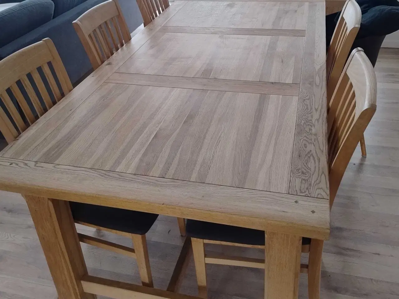 Billede 1 - Stort velholdt spisebord i egetræ 