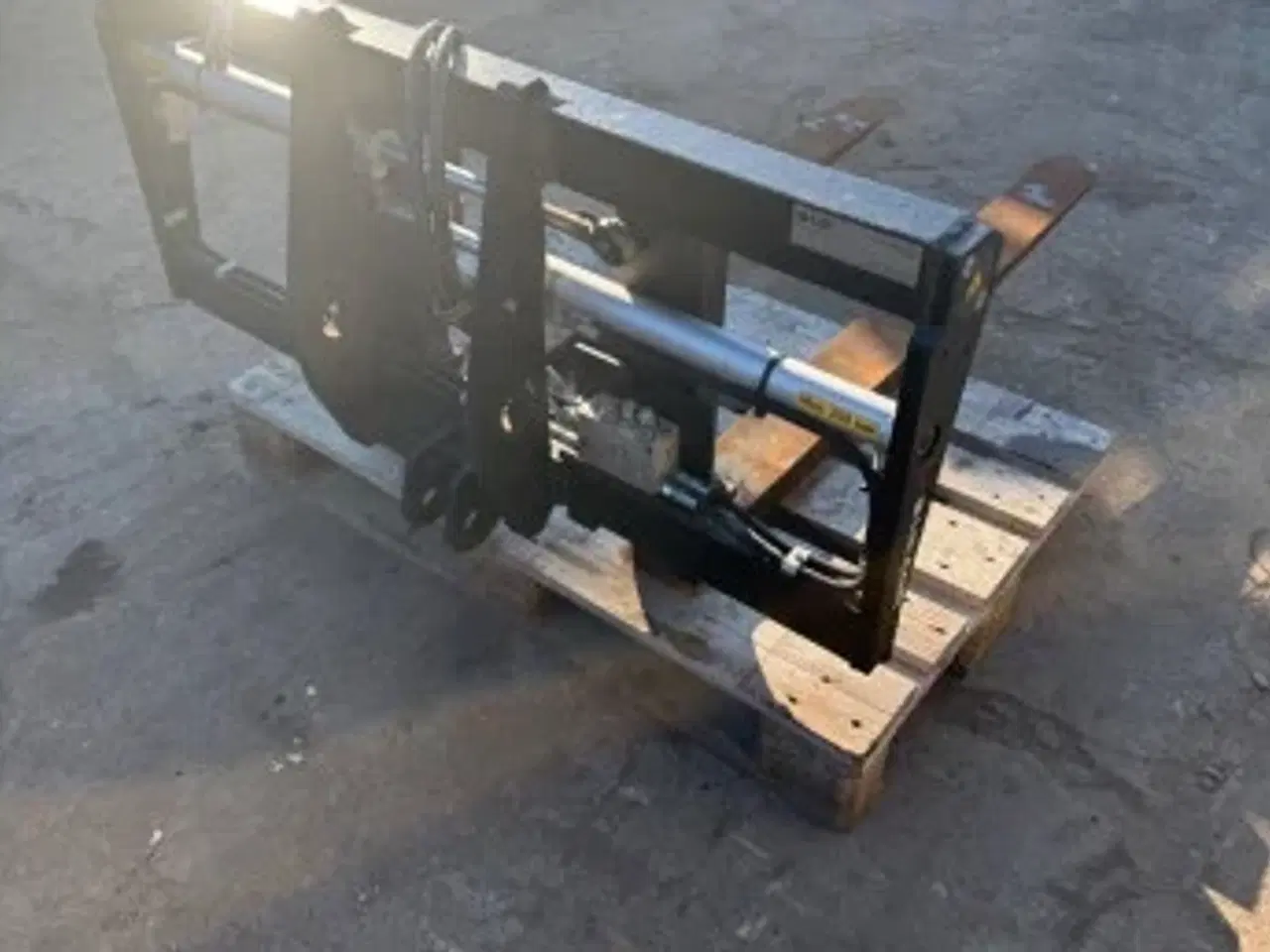 Billede 3 - Nyt 2500kg gaffelflyt