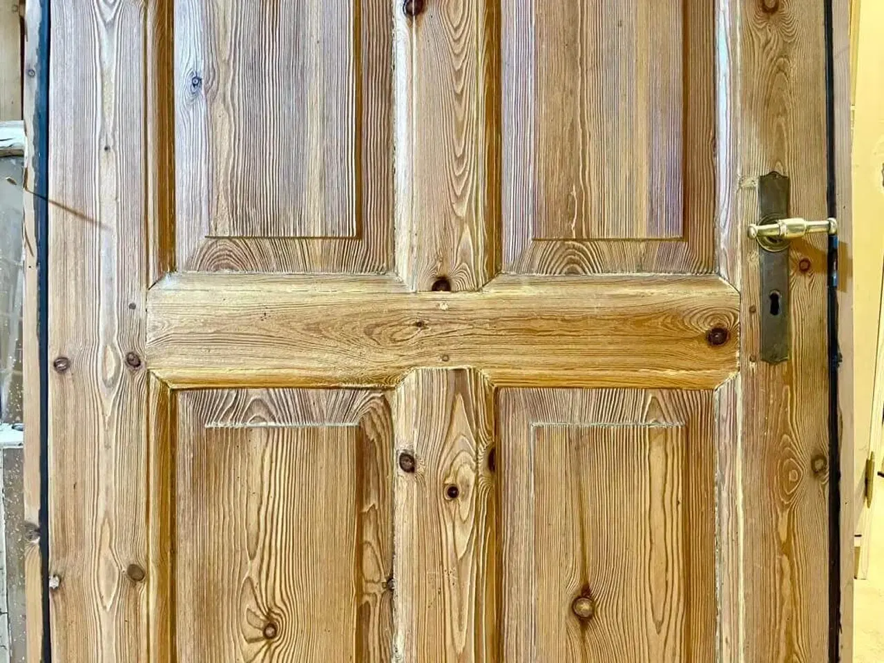 Billede 4 - Venstrehængt, lav Dannebrogsdør m. karm