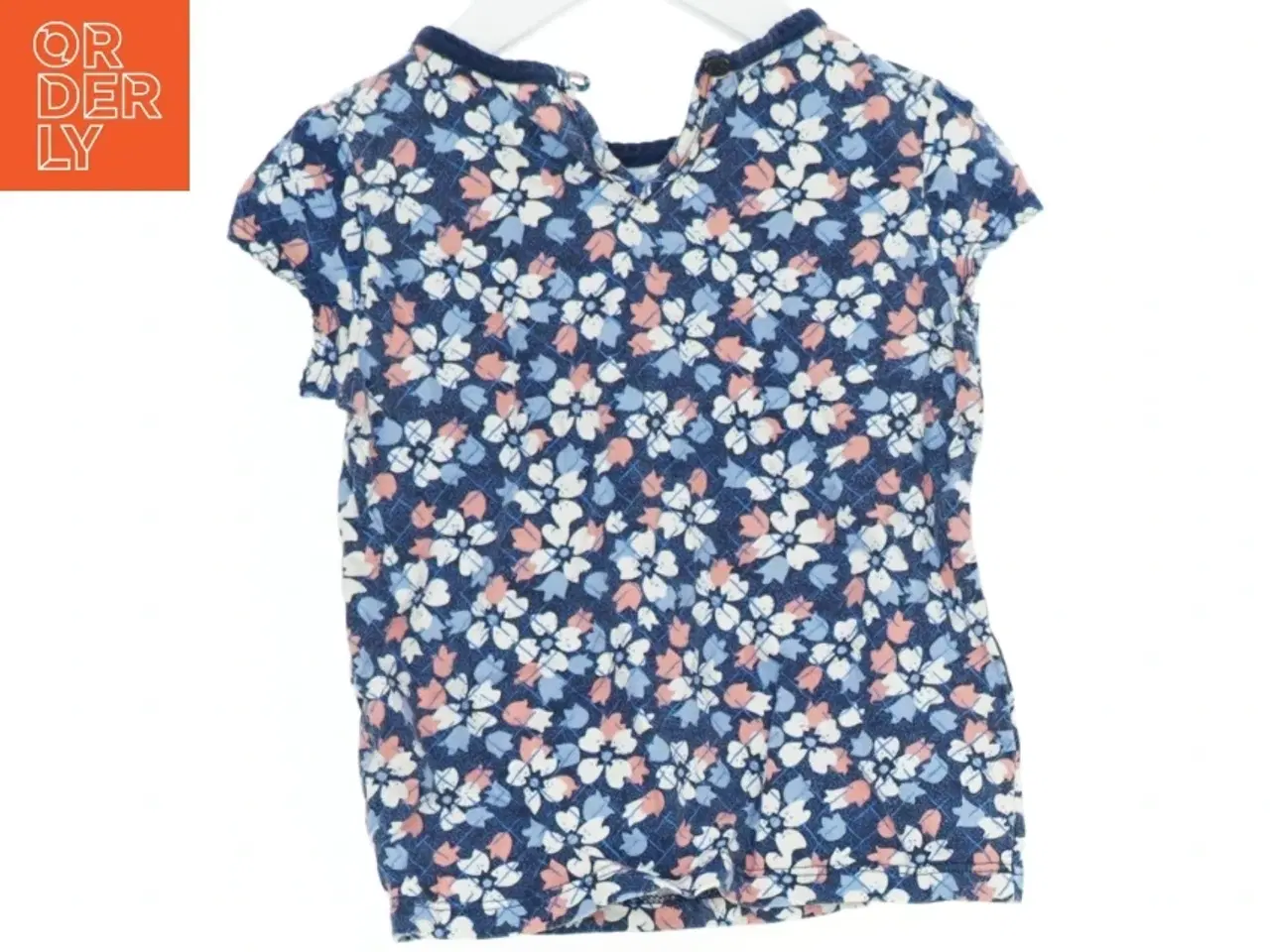 Billede 2 - Blomstret T-shirt til børn fra Tommy Hilfiger (str. 104)